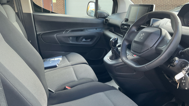 Peugeot Partner Standard Diesel 1000 1.5 BlueHDi 100 Professional Van